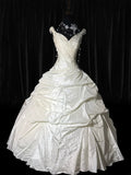 Vintage Long Wedding Gowns 1960s Dresses Ball Gown V Neck Style for Bride Tiered With Pleated Lace Train White Bridal Gown HZ0311